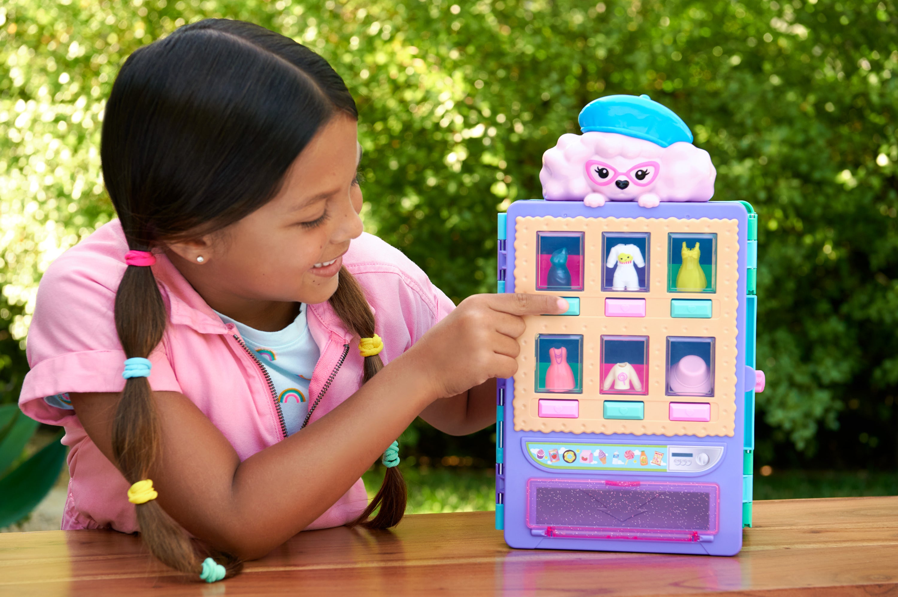 Candy Style Fashion Drop Playset with 2 Dolls, Vending Machine, 35+ Accessories I56913