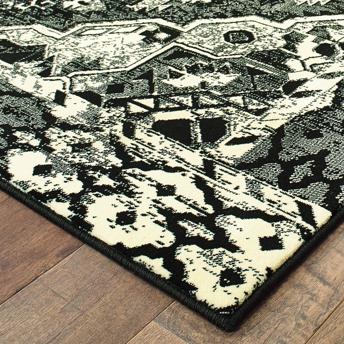 Moss Medallion Black Ivory Micro Fiber Rug 5'3" x 7'6" Z860707