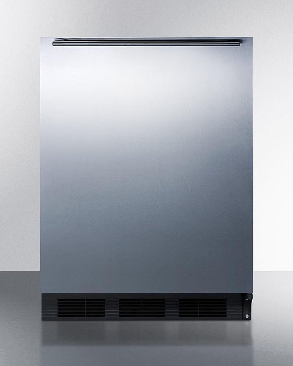 24" Wide 5.1 Cu. Ft. Compact Refrigerator K8283