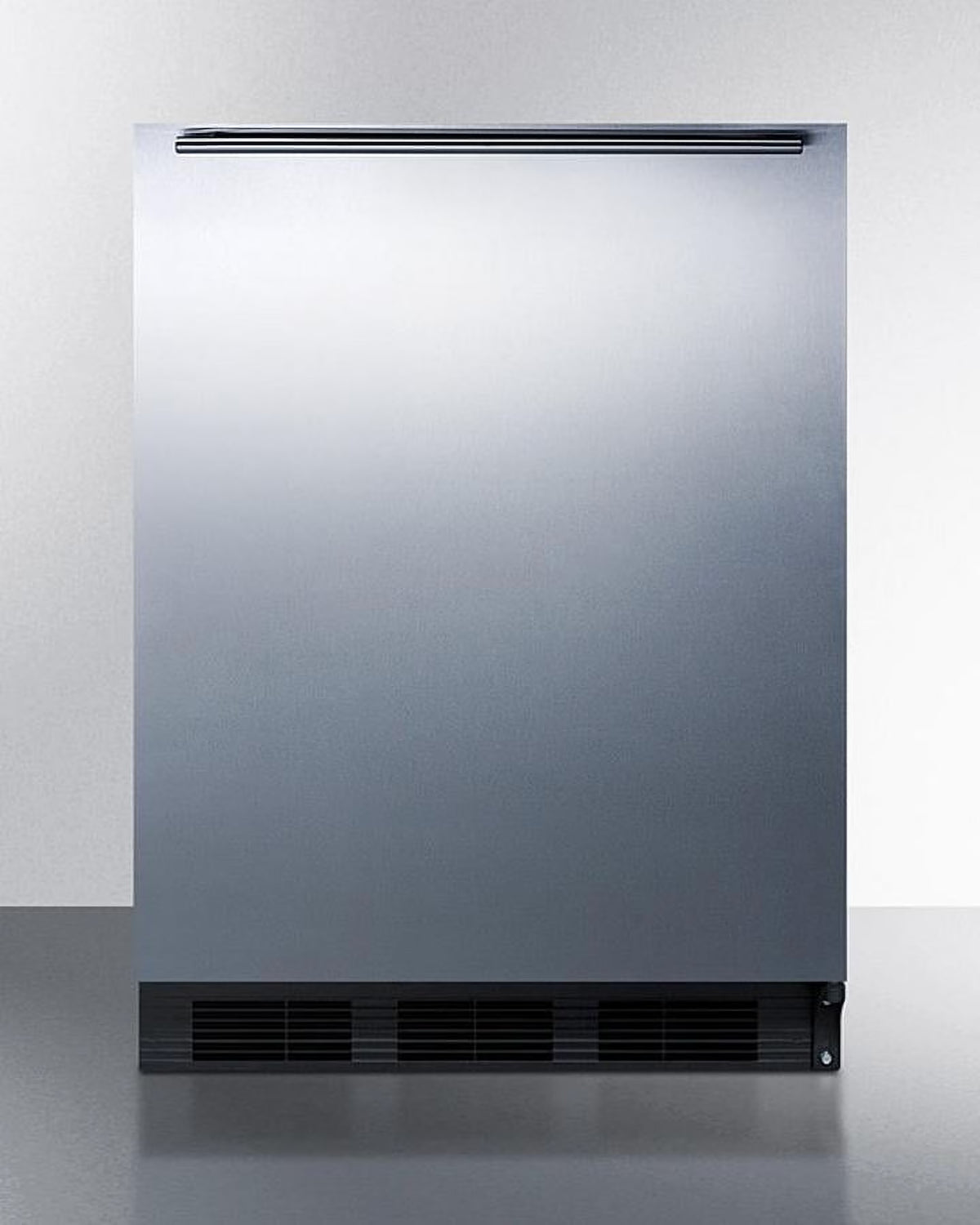 24" Wide 5.1 Cu. Ft. Compact Refrigerator K8283