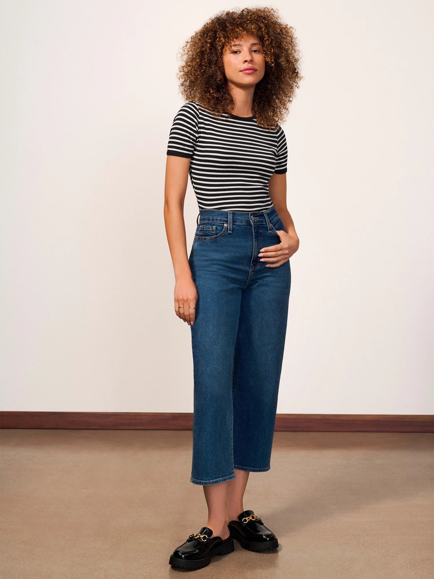 Women Heritage High Rise Loose Crop Jeans D55457