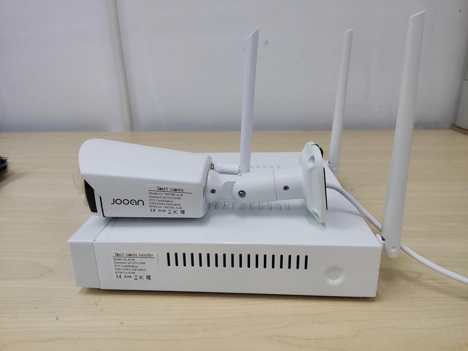 3MP Wireless Security Camera System with Audio B387968